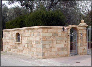 Exposed stone fence for garden