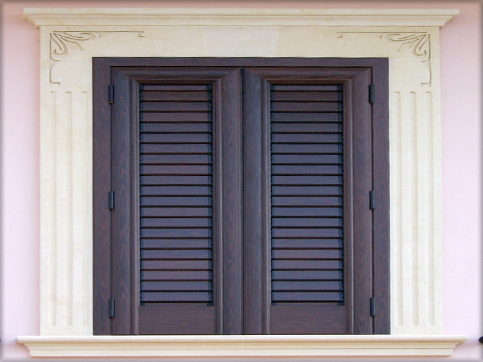 Floral motif on a stone frame